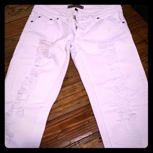 White distressed jeans